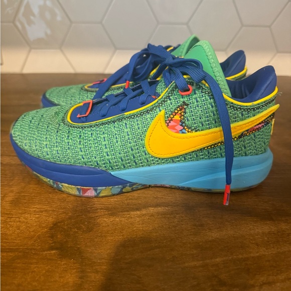 LEBRON “KALEIDOSCOPE” Basketball Shoe - Picture 8 of 11